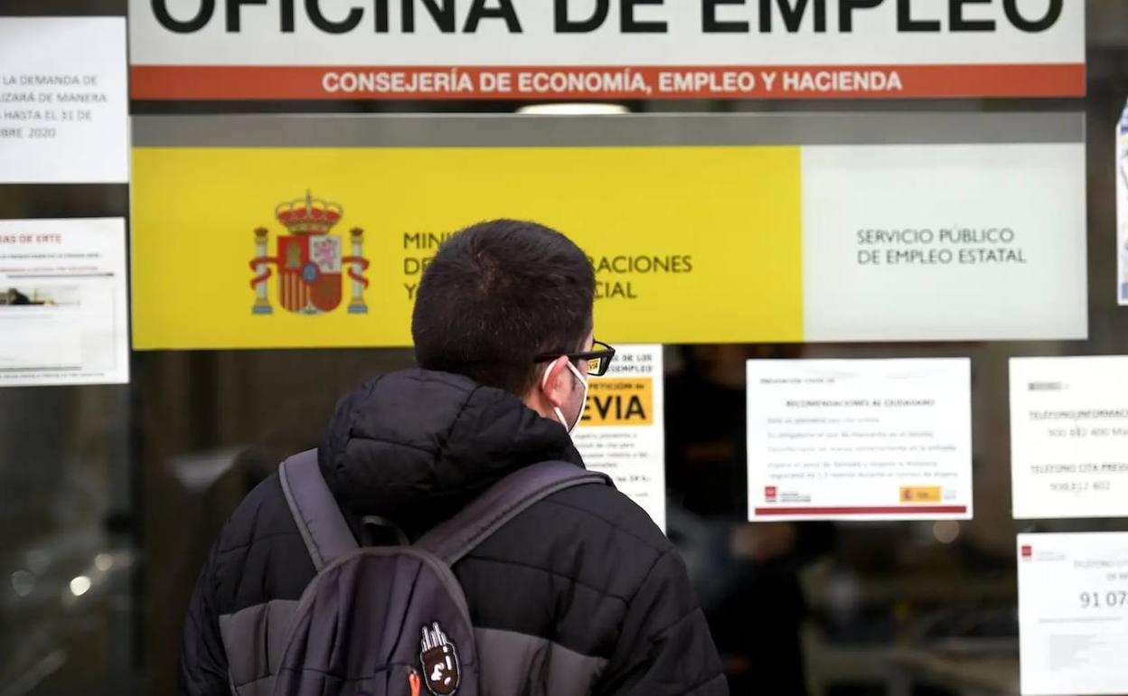 El paro sube un 2,14% en enero pero baja un 25,8% en el último año