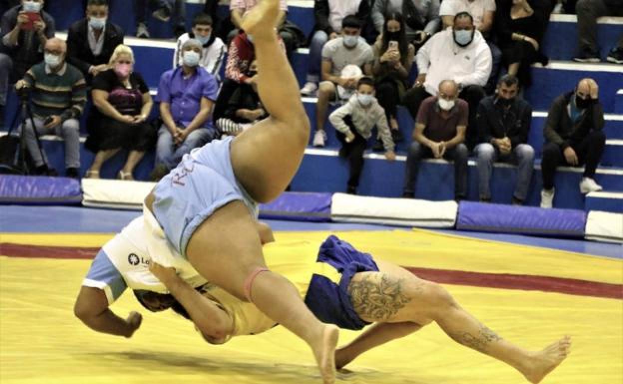 Las 'echedinas' se sucedieron cada vez que Echedey se las vio con Marcos Correia. 