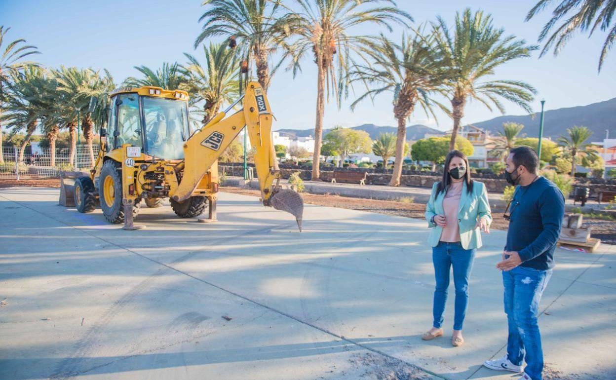 Gran Tarajal mejora la zona para practicar skate en el parque Félix López
