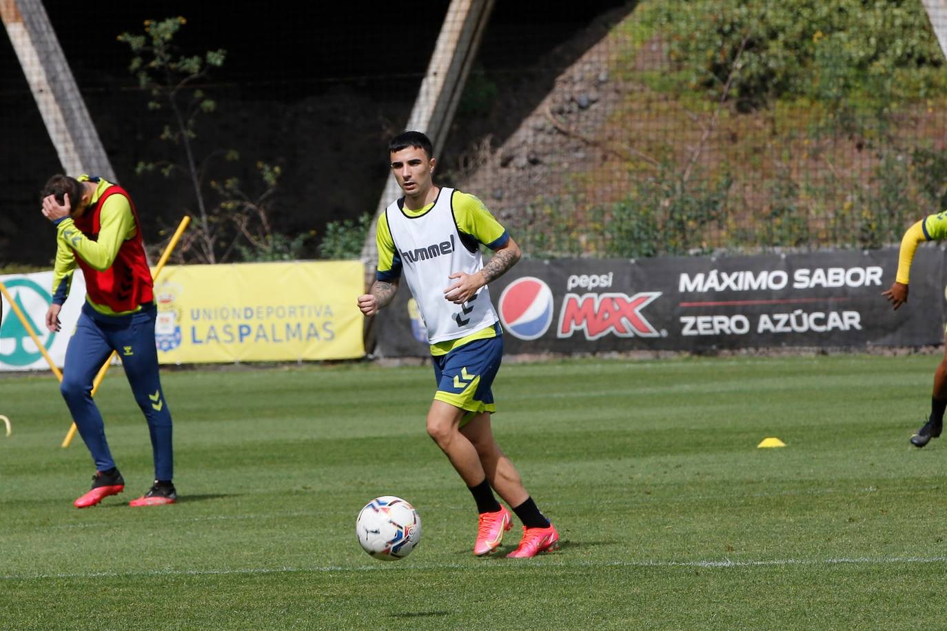 Imagen secundaria 1 - Rober: «Es un placer jugar con el 4-3-3 que tenemos ahora»