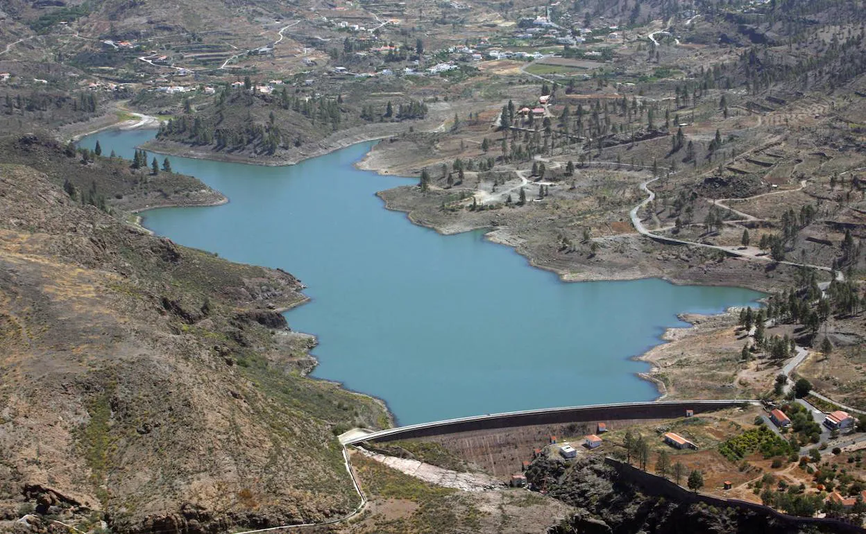 Vista de archivo de la presa de Chira, el vaso superior de la central hidroeléctrica de bombeo. 