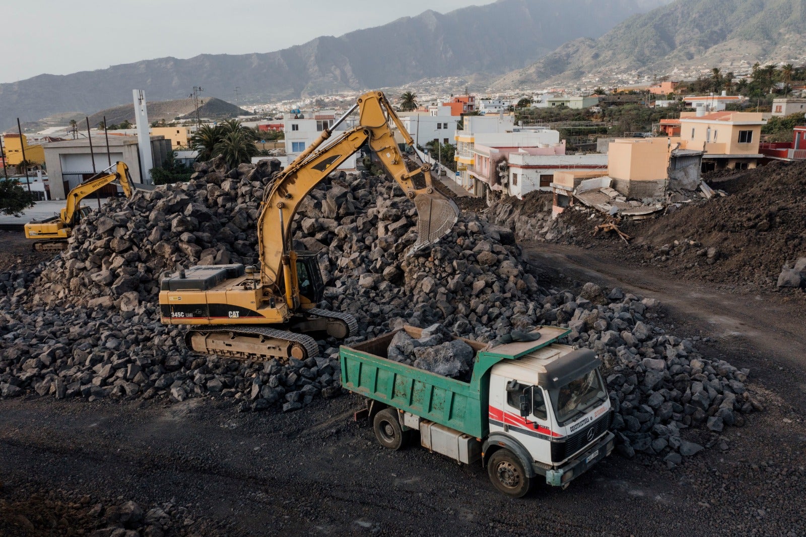 Fotos: Se intensifican los trabajos de reconstrucción de la zona del volcán