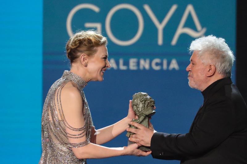 La actriz Cate Blanchett recibe el primer Goya Internacional.