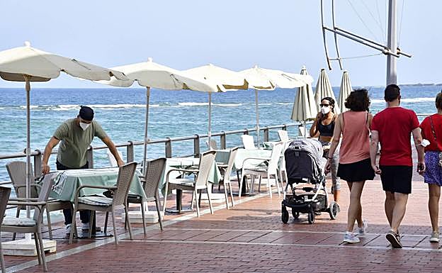 Imagen de archivo del paseo de Las Canteras, en la capital grancanaria. 