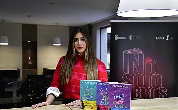 La escritora Mercedes Ron, en la tarde de ayer, en la capital grancanaria. 