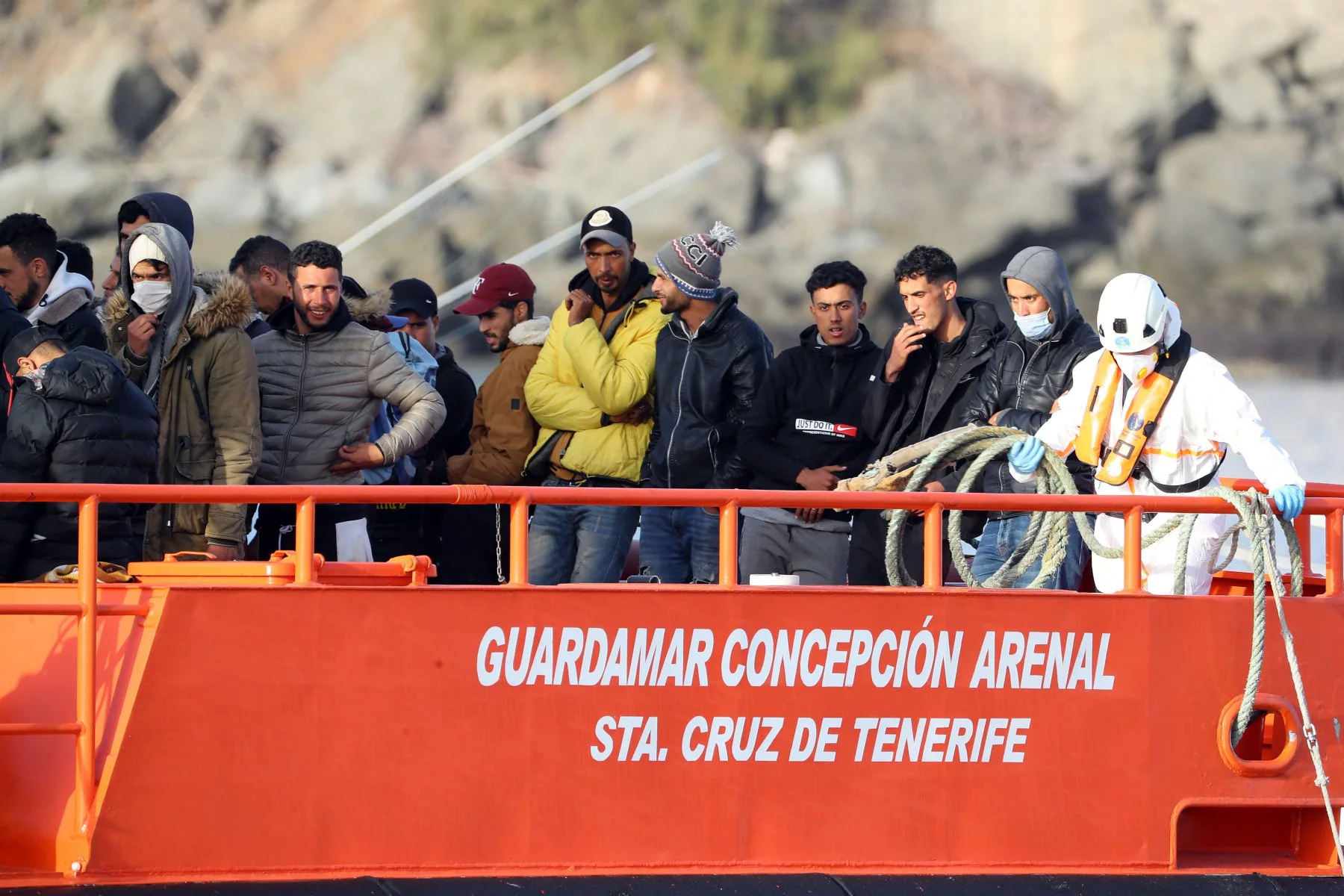 Imagen de un grupo de inmigrantes rescatado por Salvamento Marítimo y trasladado a Gran Canaria. 