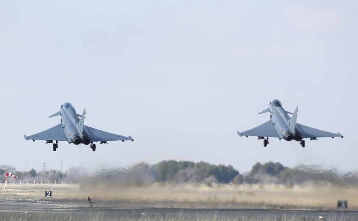 Eurofighters del Ala 14 despegando de su base en Albacete rumbo a Bulgaria.