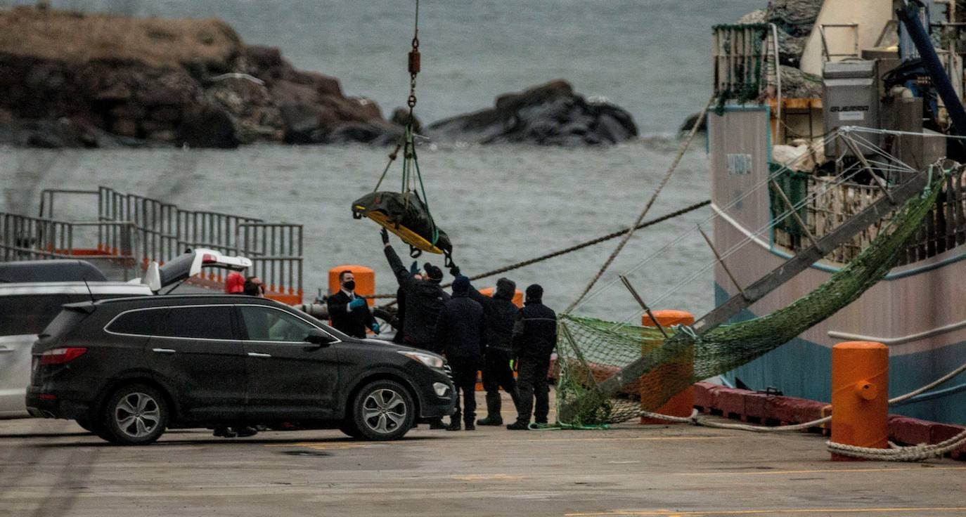 Imagen de la llegada de los cuerpos al puerto de San Juan de Terranova, Canadá. 