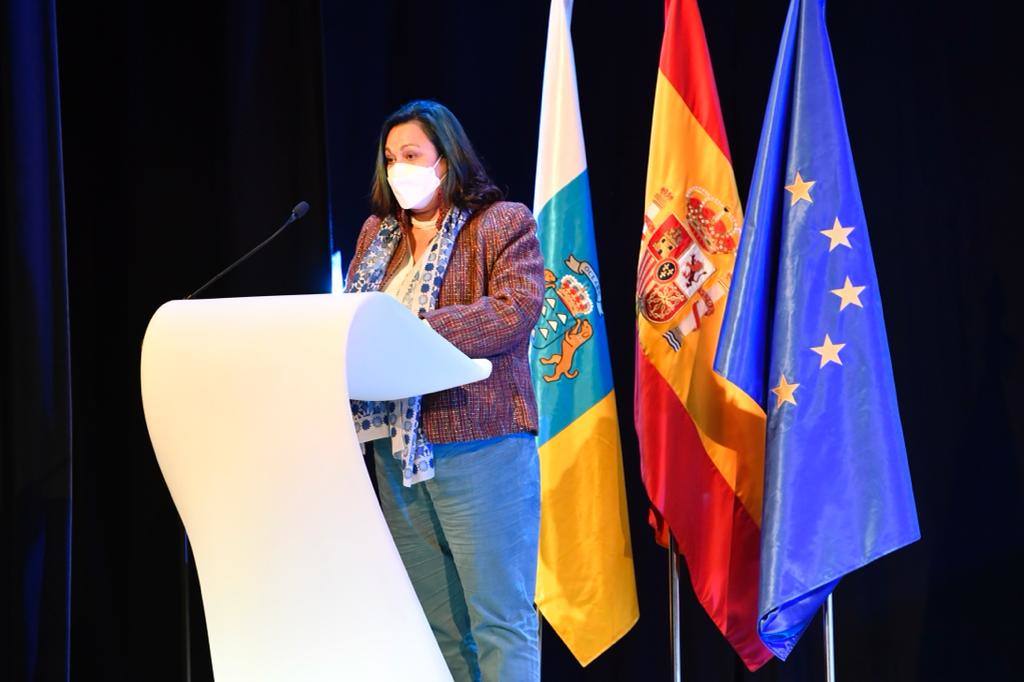 Fotos: Acto institucional de homenaje a Dolores Campos-Herrero en el Teatro Guiniguada de Las Palmas de Gran Canaria