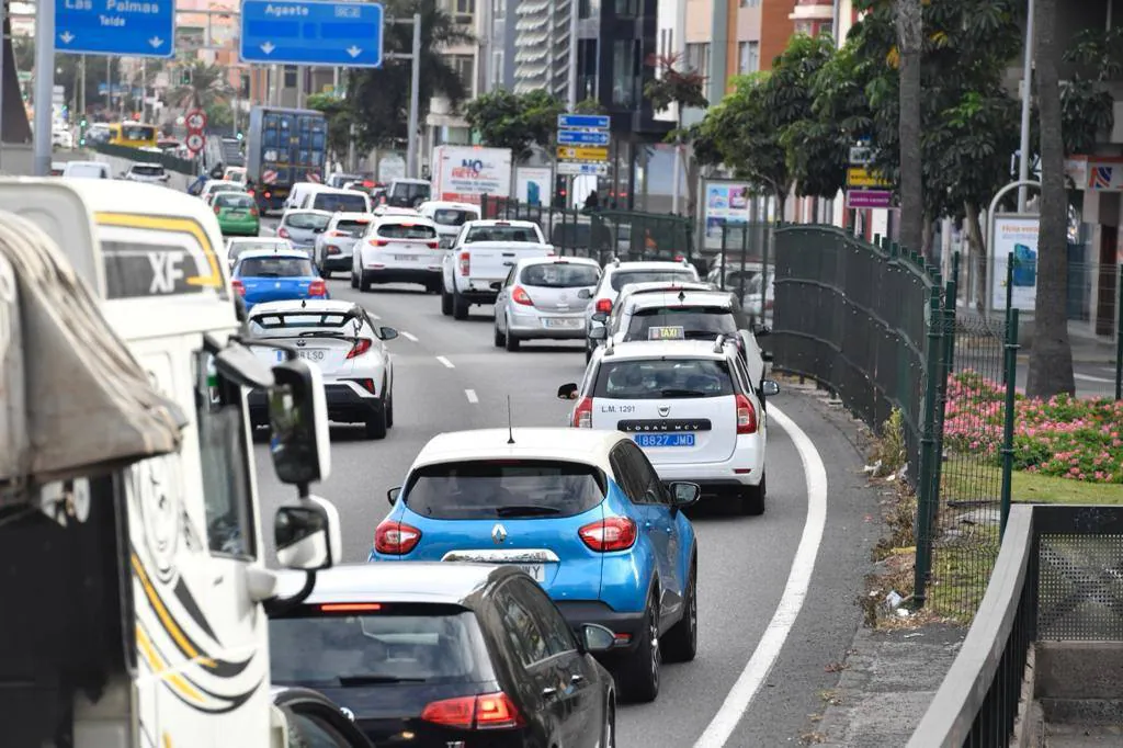 Fotos: Las colas de todos los días en Las Palmas de Gran Canaria 