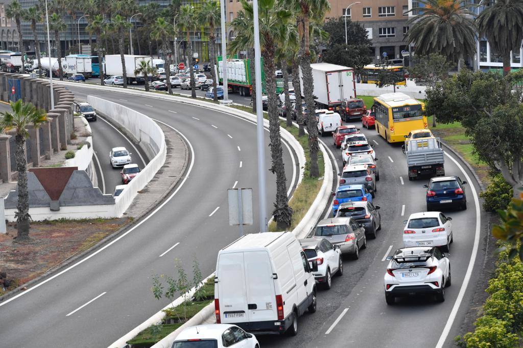 Fotos: Las colas de todos los días en Las Palmas de Gran Canaria 