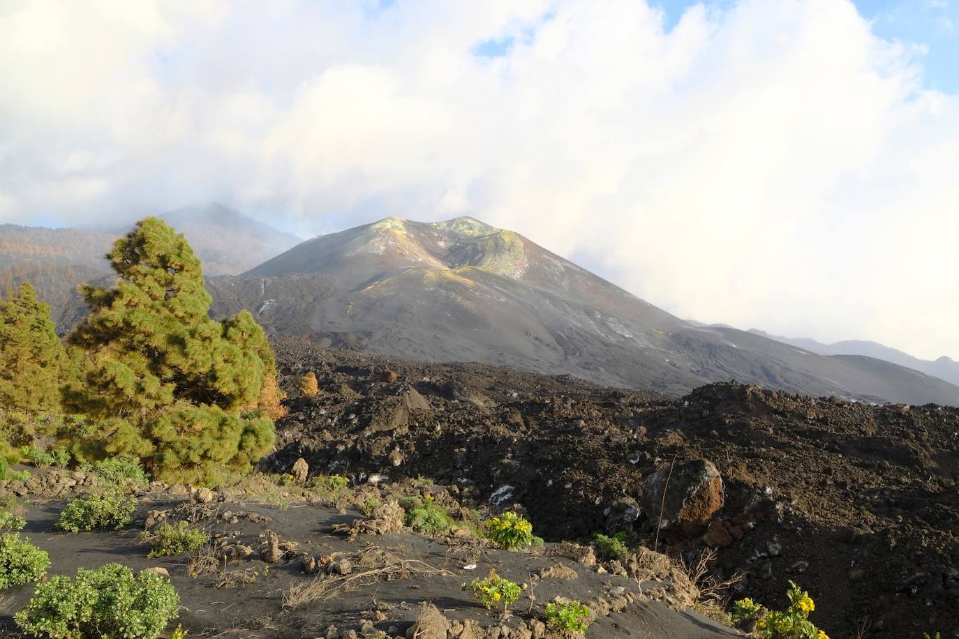 Fotos: Vista del volcán desde una zona de coladas
