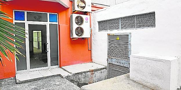 El lugar donde ocurrieron los hechos. En el círculo, la imagen del fallecido. 