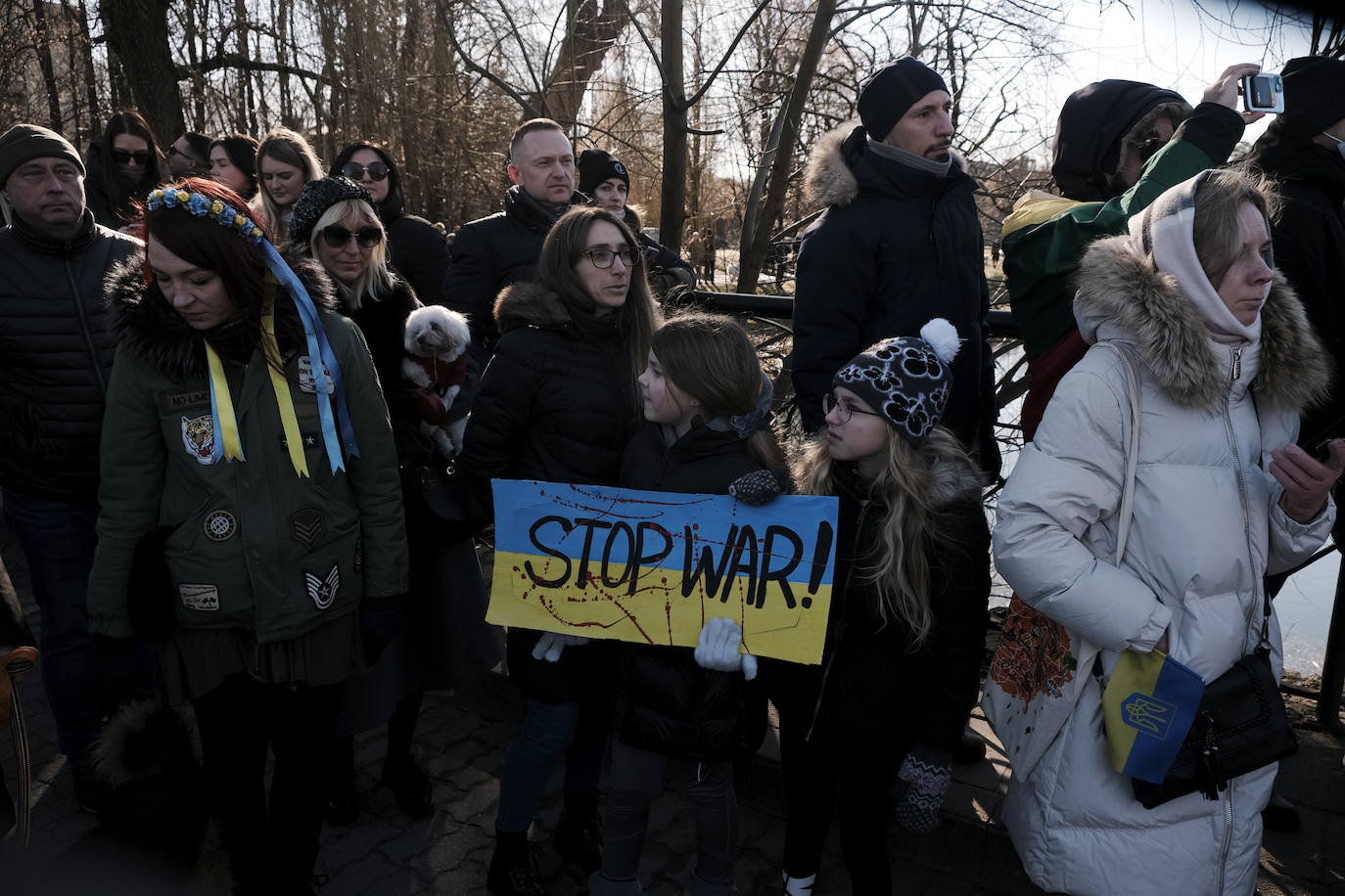 Ciudadanos ucranianos piden que pare la guerra. 