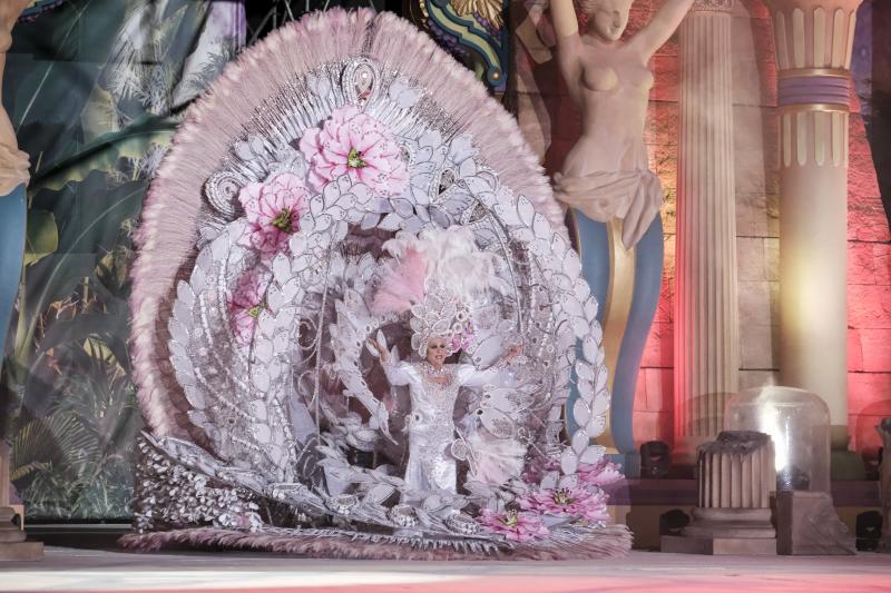 DIHOVA DISTRIBUCIONES HOTELERAS presenta a Inés Gómez Quevedo con la fantasía ‘Siempre’, un diseño de Grisela Guardia Gómez