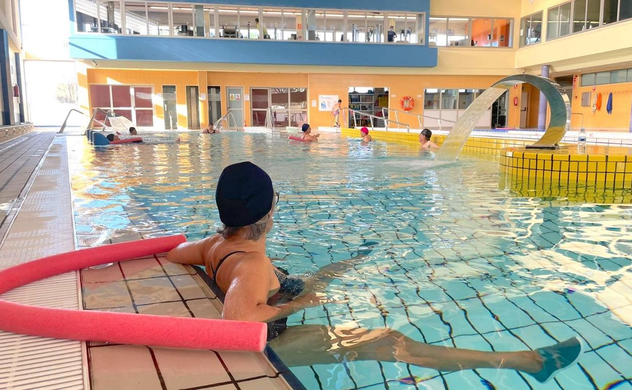 Una usuaria ya disfruta de las instalaciones del centro de hidroterapia. 