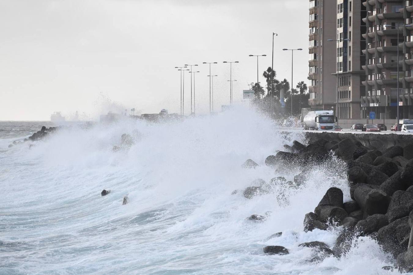 Episodio de oleaje en la capital grancanaria. 