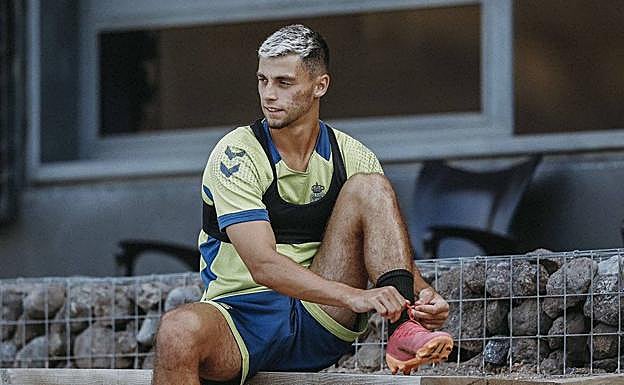 Imagen principal - A la UD Las Palmas le toca elegir: la nada o el todo