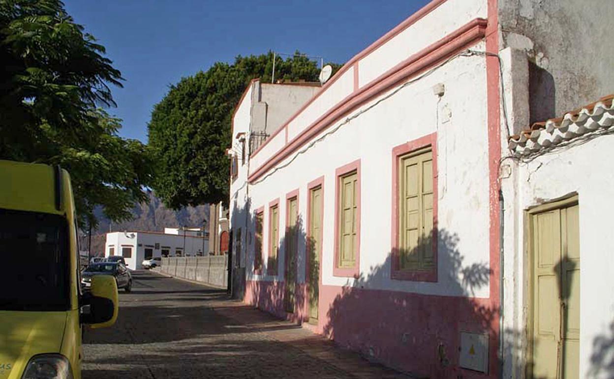 Vista de la fachada de la casa en el casco de Santa Lucía. 