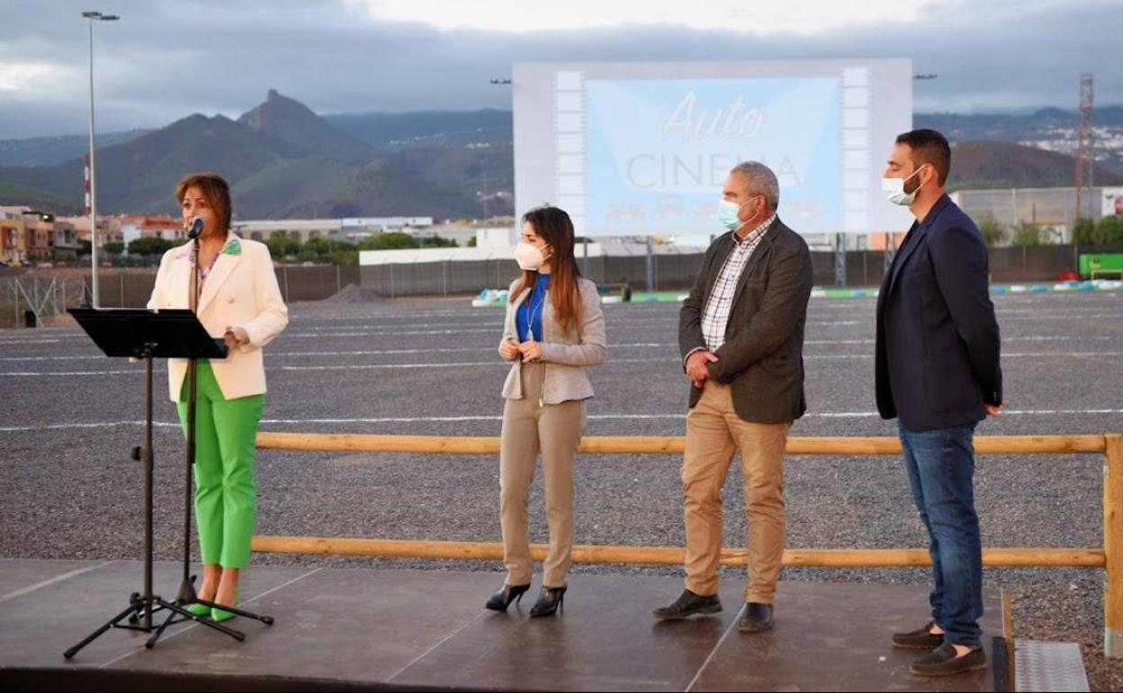 Inauguración de Auto-Cinema Tenerife, imágenes de alcalde y corporación de ayto. de San Miguel