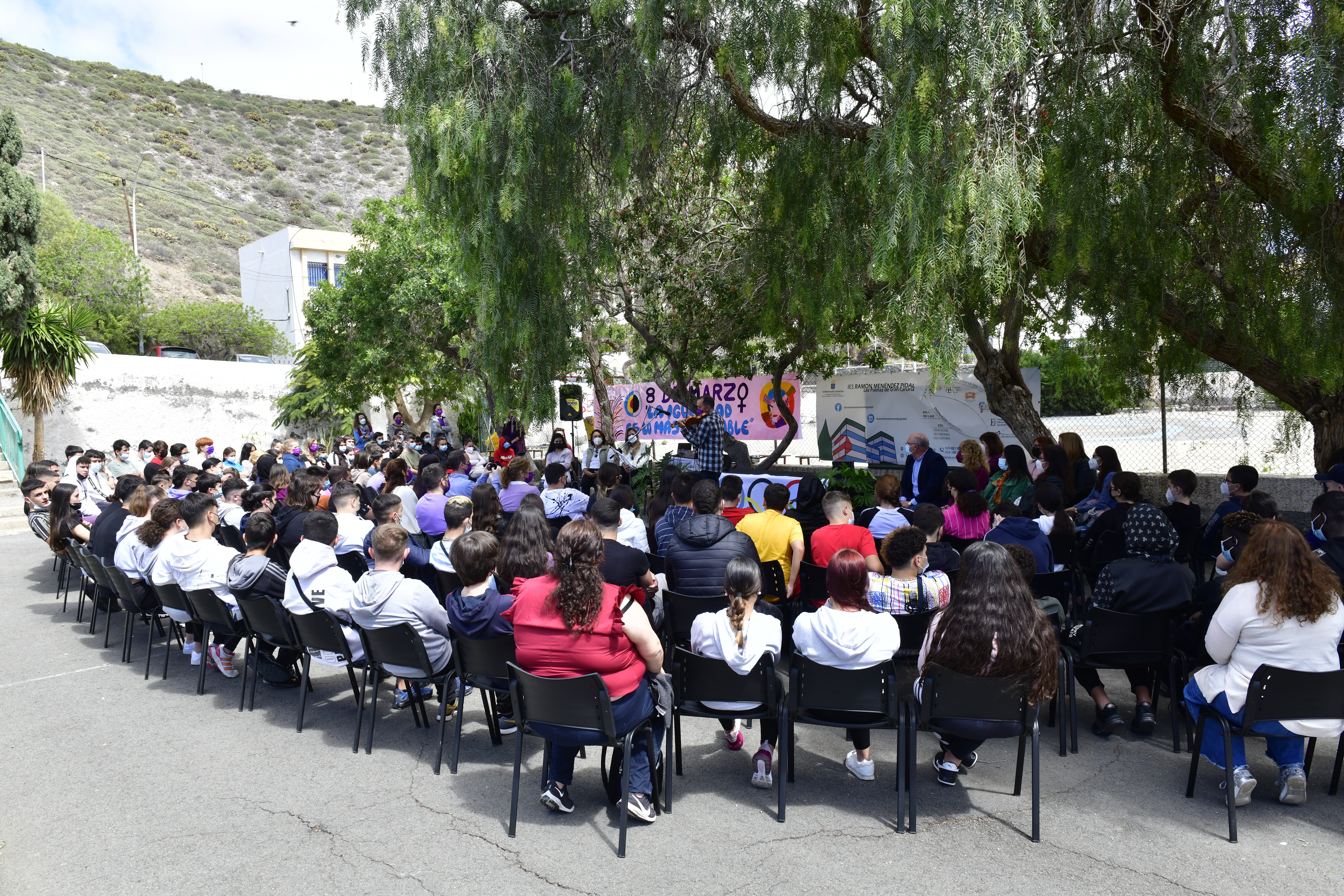 Fotos: El IES Ramón Menéndez Pidal homenajea a mujeres deportistas este 8 de marzo