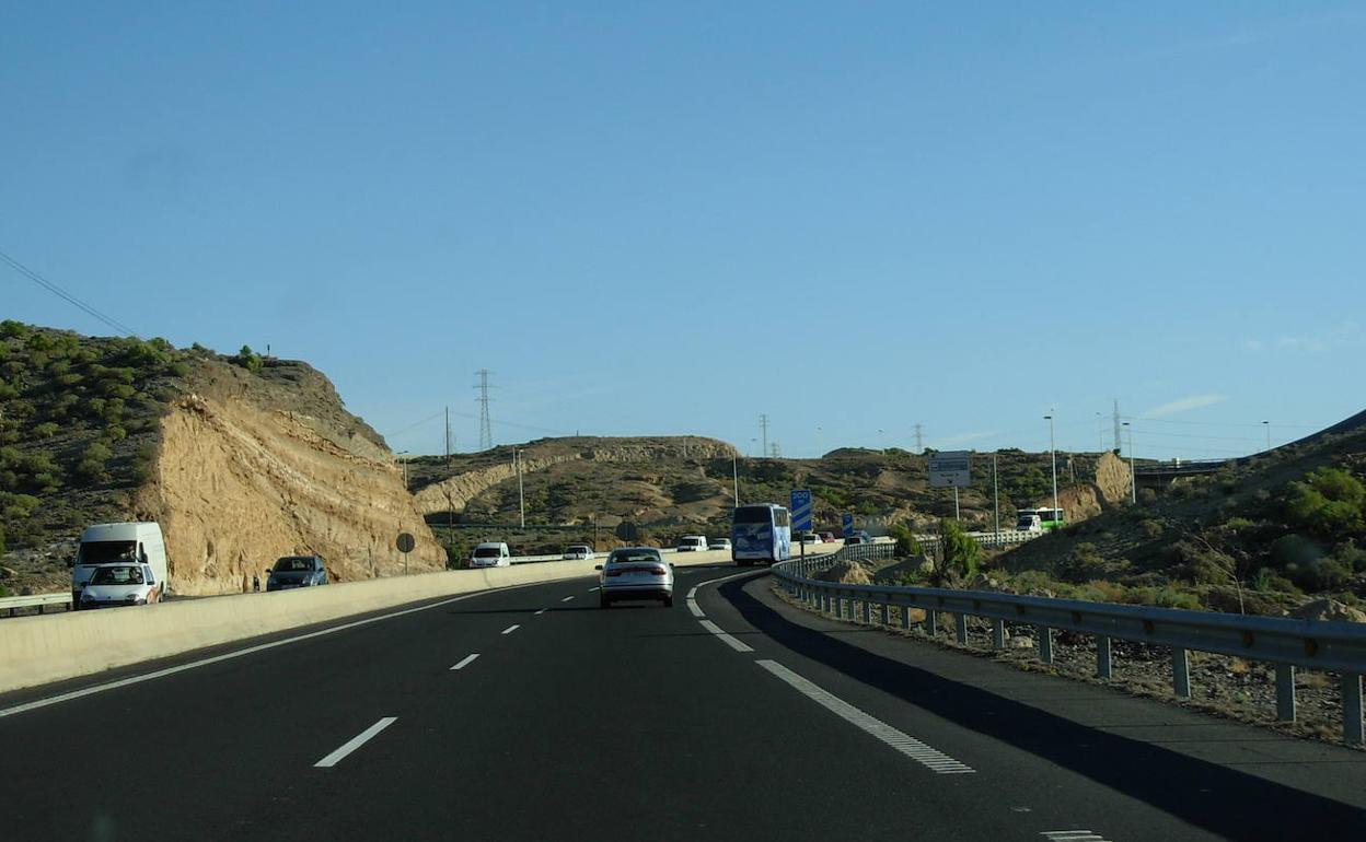 Herida tras salirse de la vía el vehículo que conducía en Tenerife