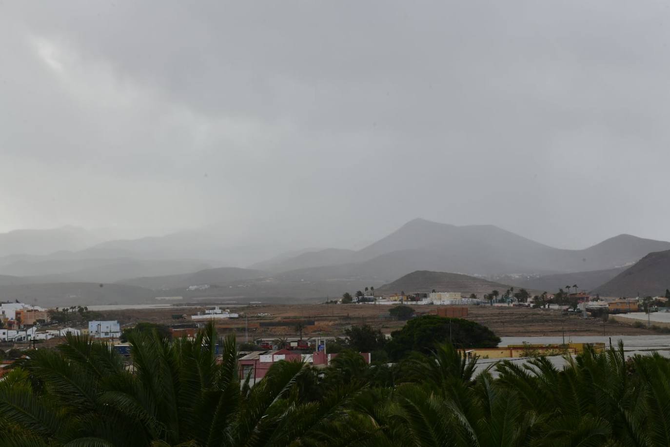Fotos: Fuerte oleaje en Canarias por la borrasca Celia