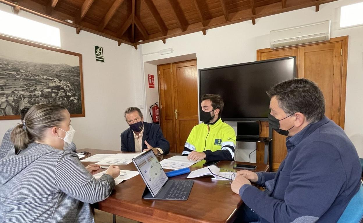 Reunión de coordinación entre Ayuntamiento y empresa. 