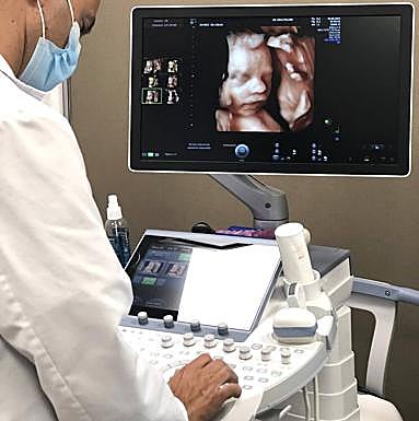 Ecógrafo Servicio de Ginecología y Obstetricia