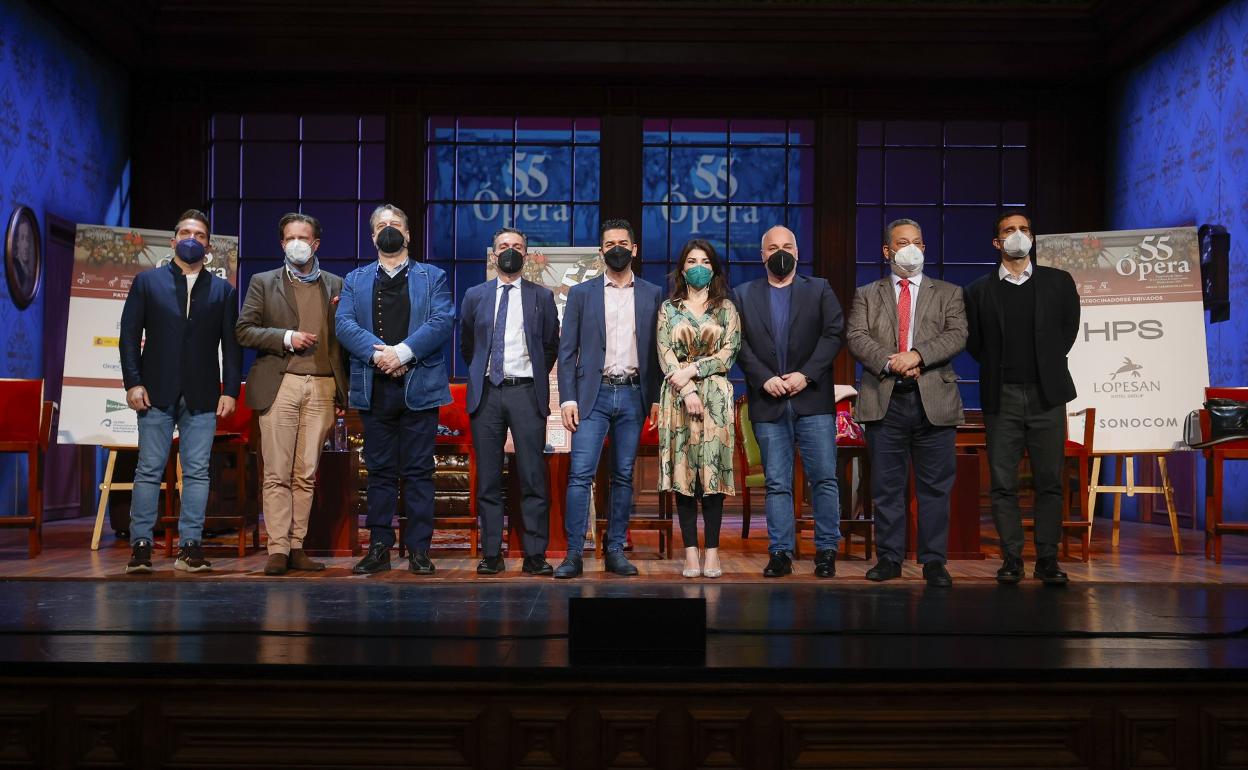 Un momento de la presentación del montaje de 'Don Pasquale', ayer, sobre el escenario del Teatro Pérez Galdós. 