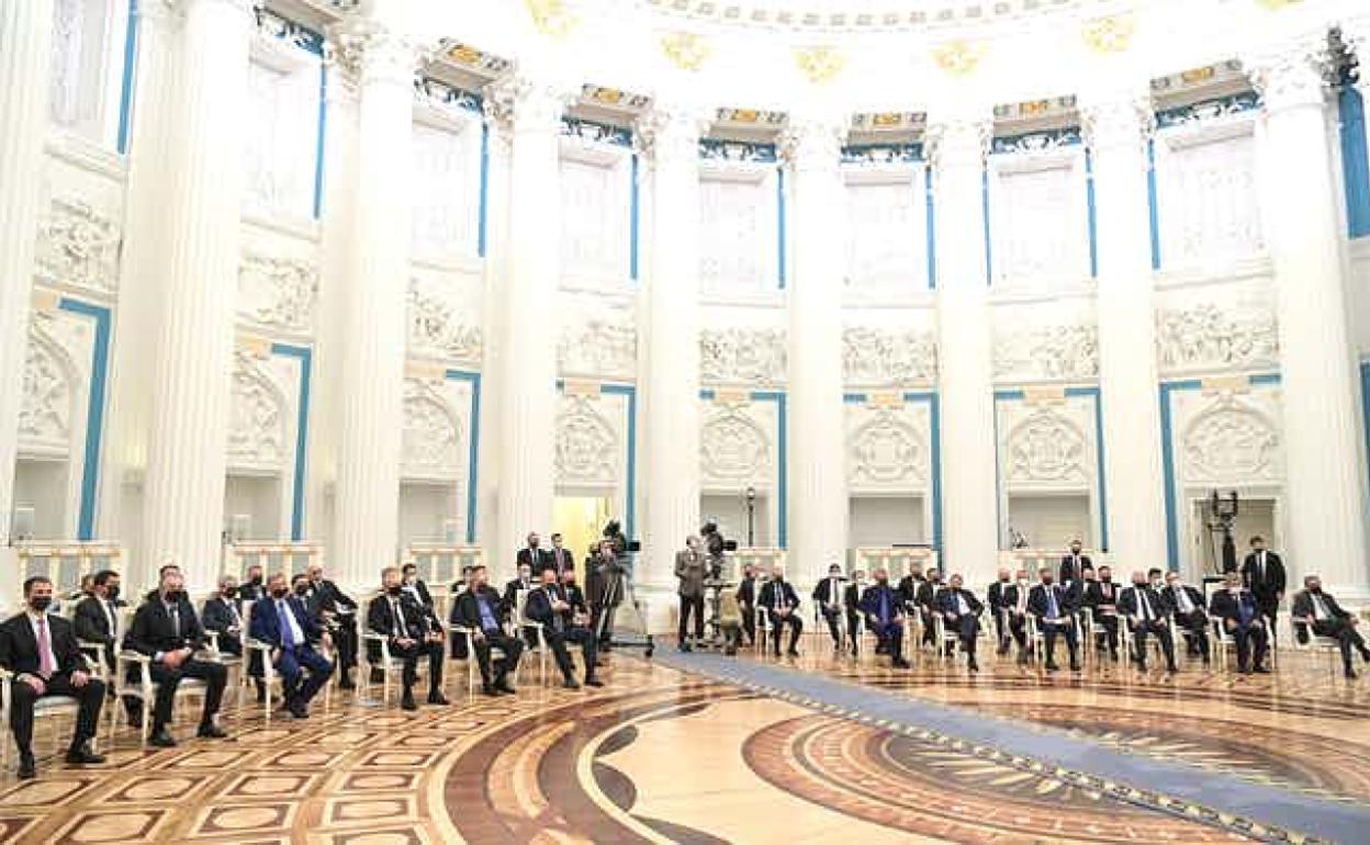 Aspecto de la reunión de Vladimir Putin con círculos de empresarios el 24 de febrero de 2022 en el palacio del Kremlin, Moscú. 