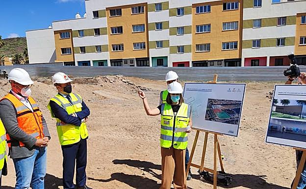Acto de colocación de la primera piedra del pabellón polideportivo de Jinámar. 