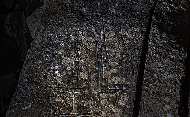 Grabado naviforme, en el barranco de Tinojay. 