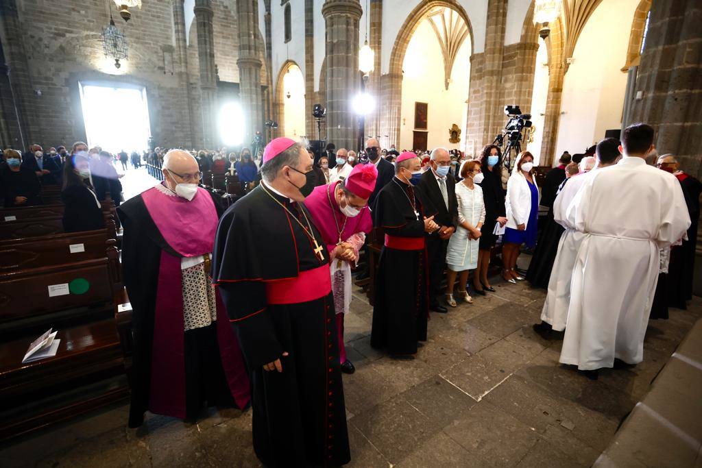 Fotos: Así fue la ordenación episcopal del nuevo obispo auxiliar de Canarias