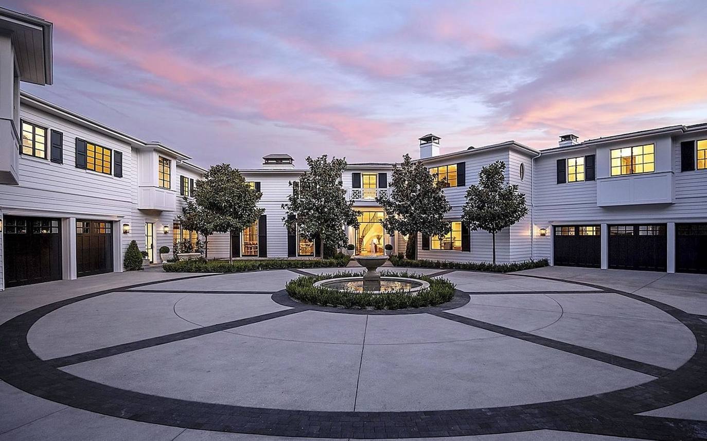 Para entrar en la nueva mansión todavía están pendientes de firmar el contrato, pero según apuntan los medios estadounidenses, se llevará a cabo en los próximos días, por lo que la mudanza será inminente. La cantidad a desembolsar será de 50 millones de euros.