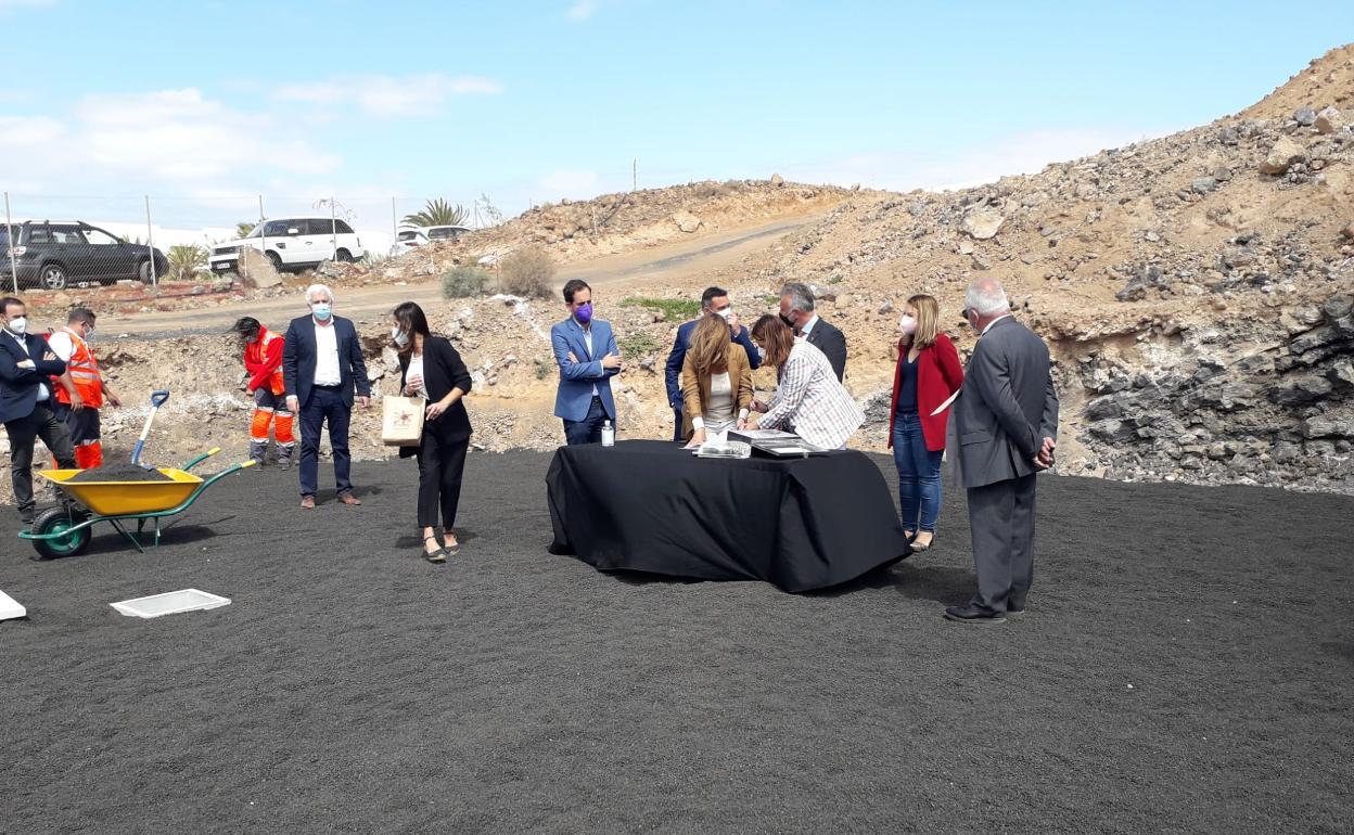 Primera piedra, en mayo. 