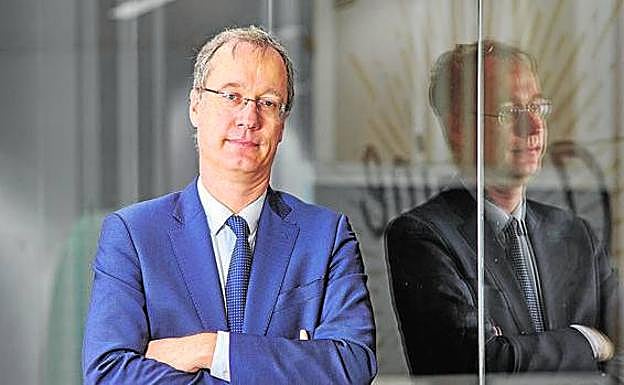 Tobias Zisik (Europcar Iberia): «Nadie quiere alquilar un coche eléctrico y no tener dónde cargarlo»