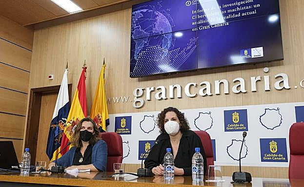 Ana Lidia Fernández (izq) de Opciónate, y la consejera de Igualdad del Cabildo de Gran canaria, Sara Ramírez. 