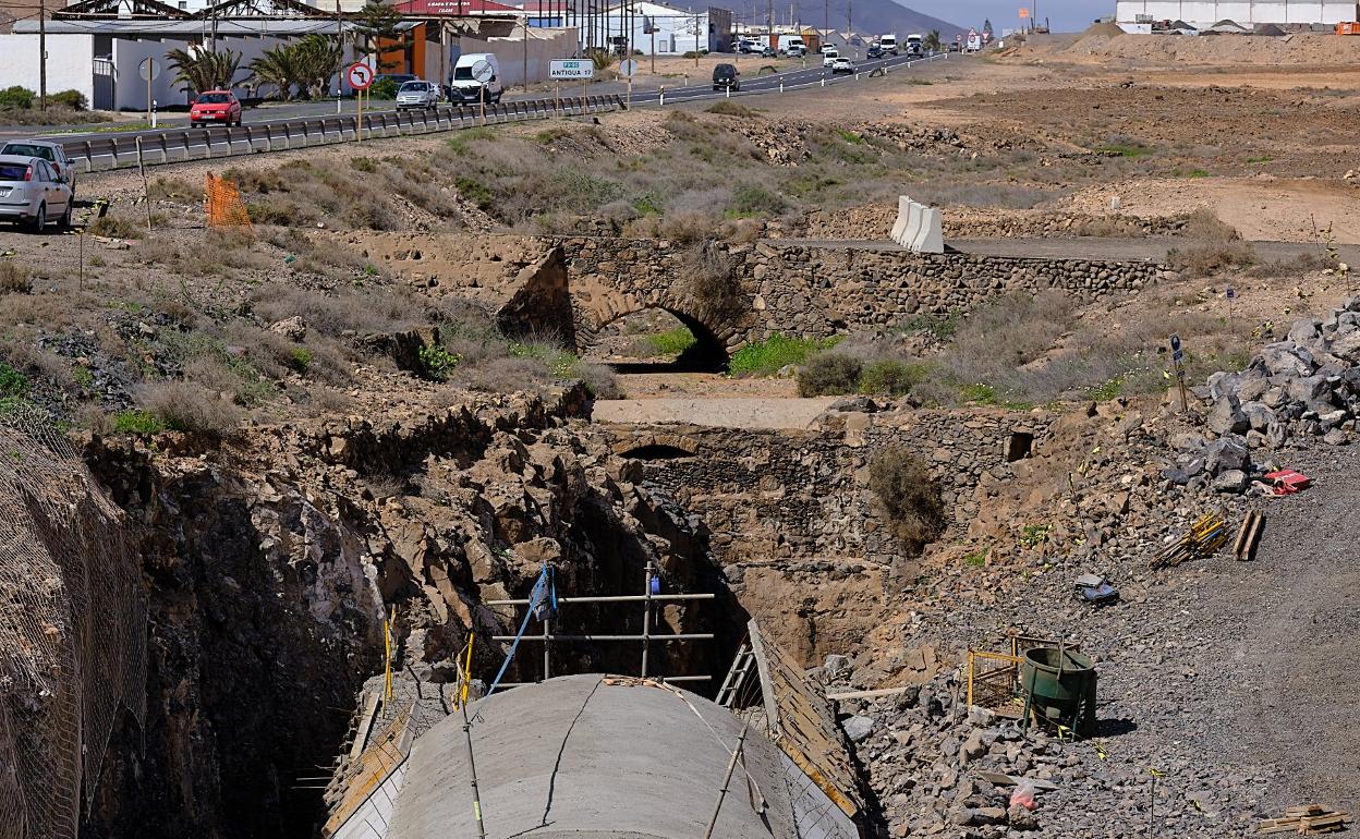 El antiguo puente, en los alrededores de la rotonda de Rosa Vila. 