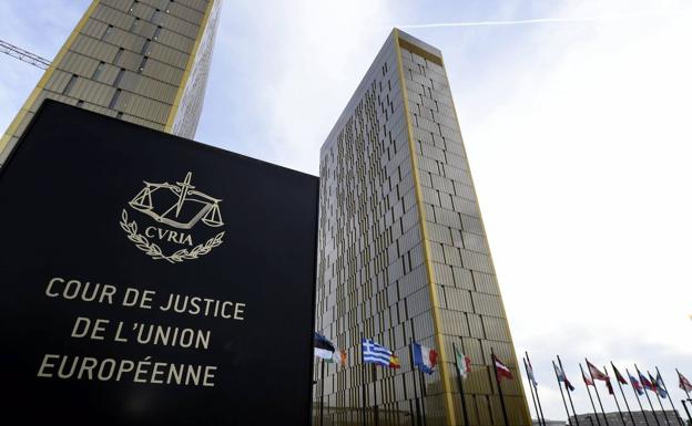 Una euroorden no debe denegarse por no estar penado el delito en el país