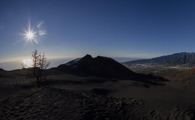 Imagen del cráter del volcán de Cumbre Vieja. 