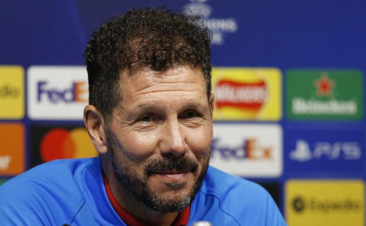 El Cholo Simeone, sonriente durante su comparecencia en el Etihad. 