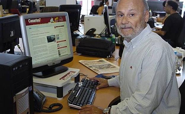 Imagen de archivo del periodista grancanario en nuestra redacción. 