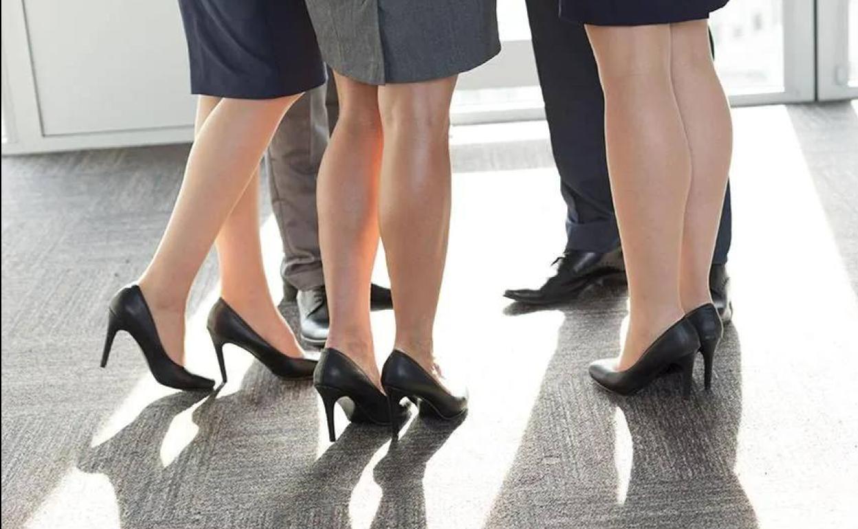 Podólogos de Canarias, contra la exigencia del tacón en el trabajo