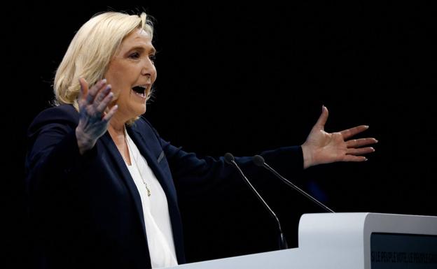 Marine Le Pen, durante un acto electoral este jueves en Perpiñán.