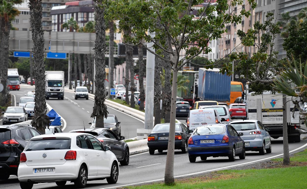 Atasco en la Avenida Marítima de la capital grancanaria. 