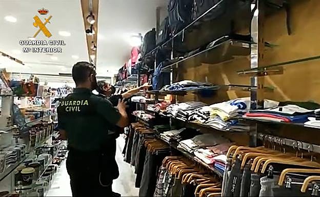 Intervienen más de 1.100 artículos falsificados de marcas en Lanzarote