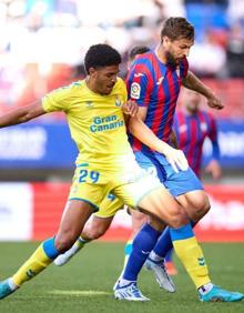 Imagen secundaria 2 - La UD saboreó los tres puntos pero se llevó solo uno (2-2)