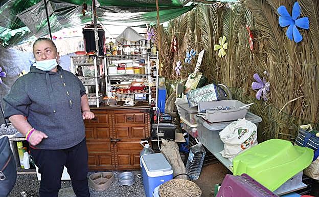 Infraviviendas en el palmeral del Oasis: «Aquí no se vive, pero se sobrevive»