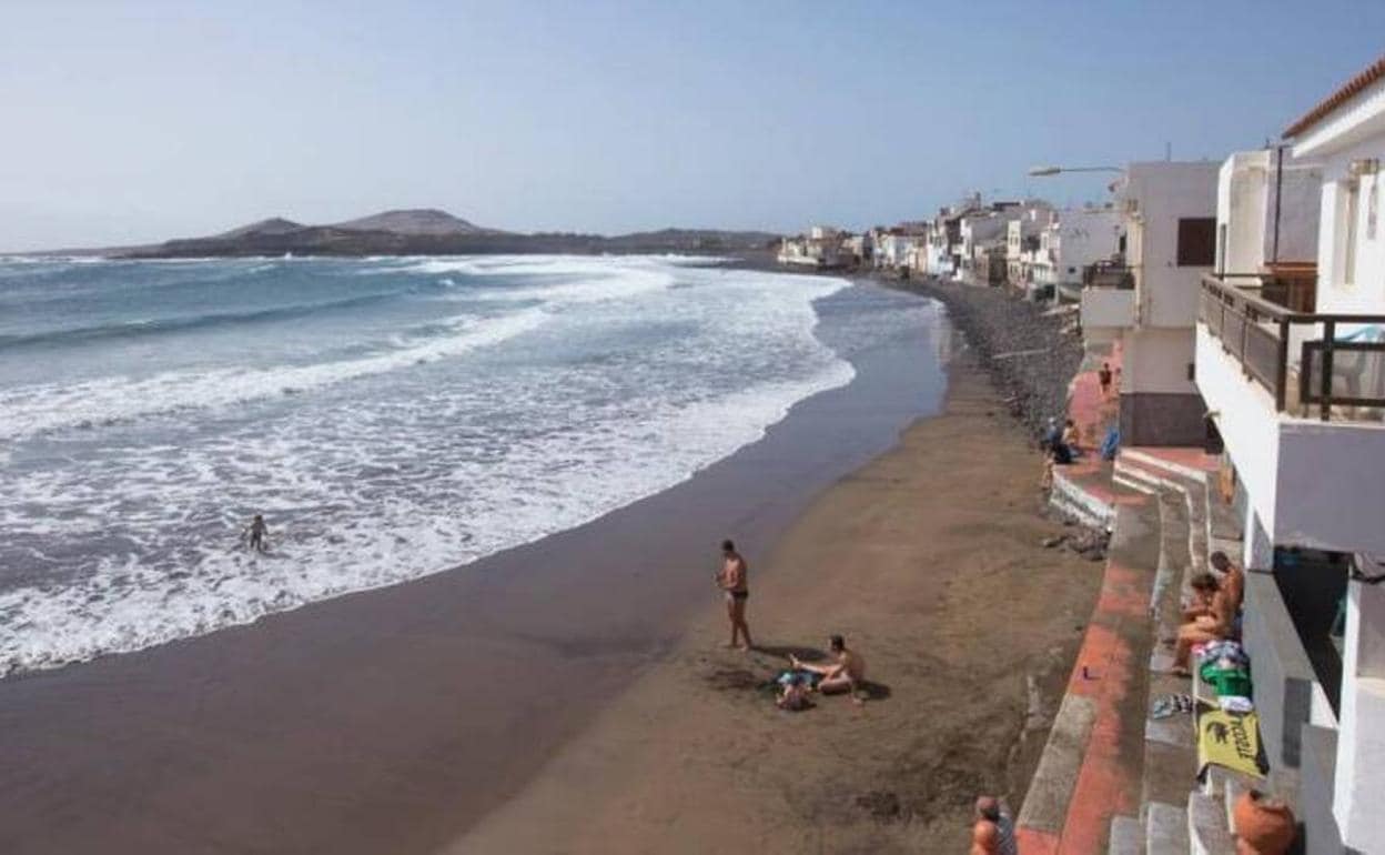 El deslinde actual registrado para el terreno 'La Botonera' se marca en la orilla de la playa de Ojos de Garza. 